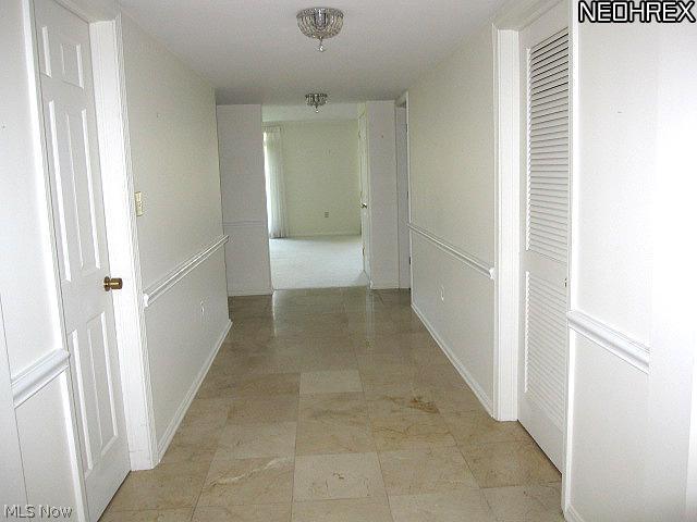 2375 Covington Road, Unit 411 Akron, OH 44313 - Photo 2 of 9 Entry Hallway