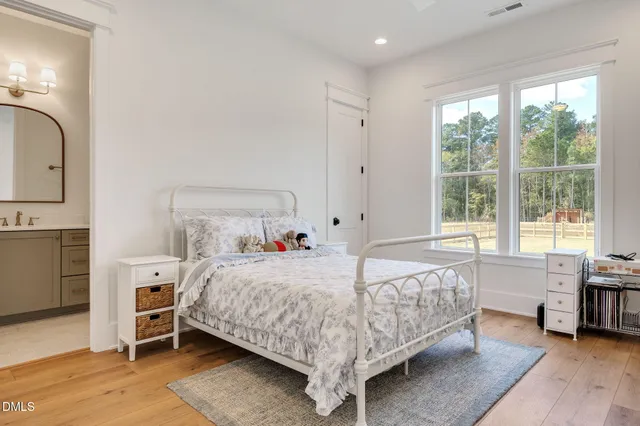 a view of a livingroom with furniture