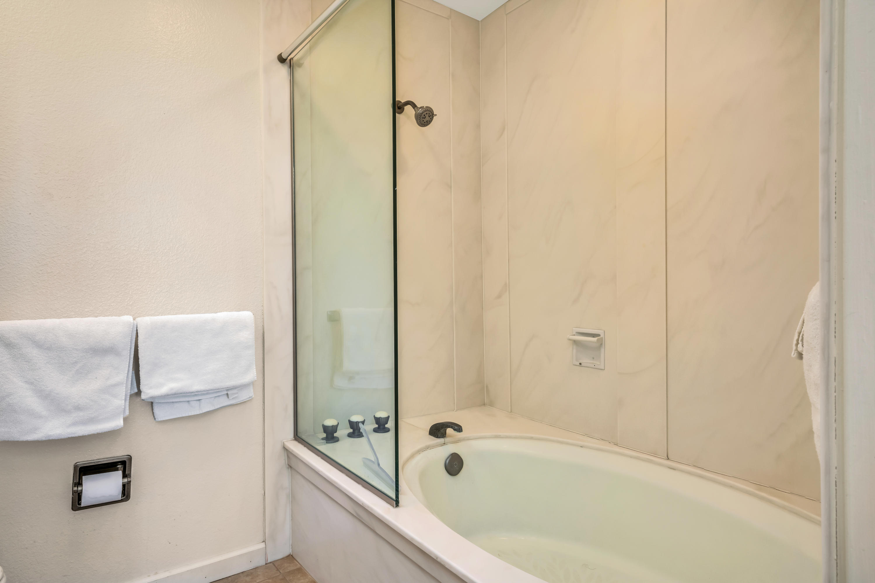825 Inverness Drive Rancho Mirage, CA 92270 - Photo 31 of 34 a bathroom with a bathtub and shower
