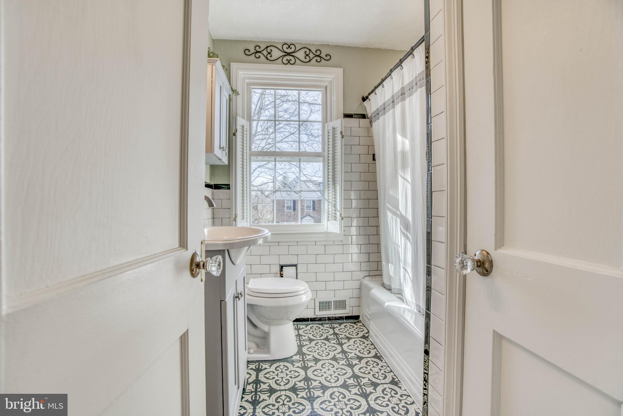 130 Hopkins Road Baltimore, MD 21212 - Photo 34 of 52 a bathroom with a toilet sink and a shower