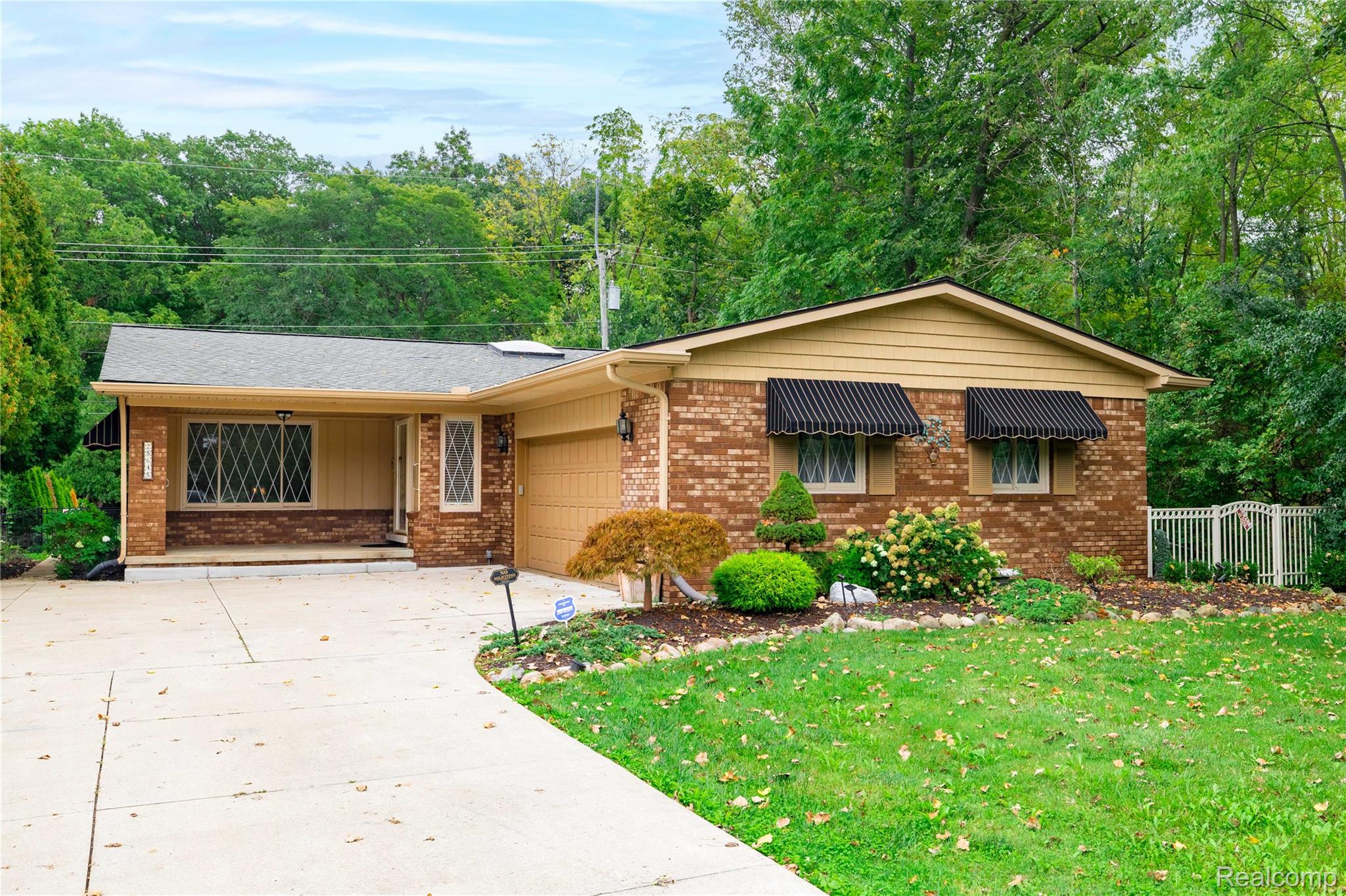 25645 Meridian Road Grosse Ile, MI 48138 - Photo 2 of 46 Brick facade with tan siding