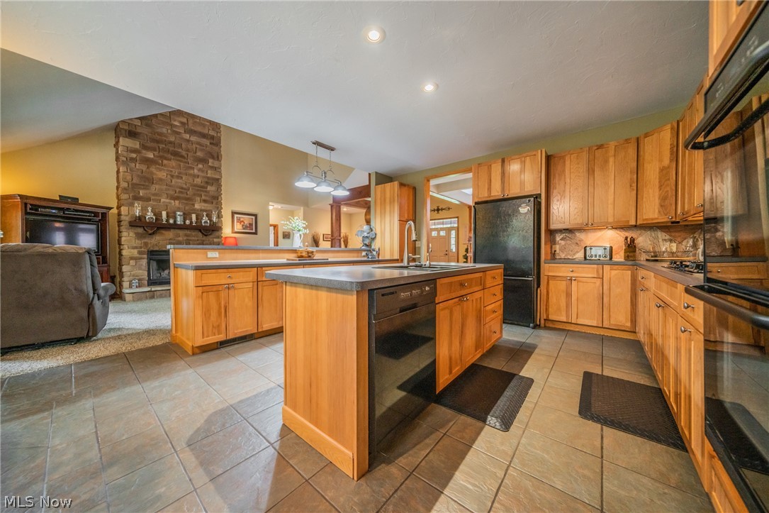 36077 Reeves Road Eastlake, OH 44095 - Photo 9 of 35 Gallery Image 9