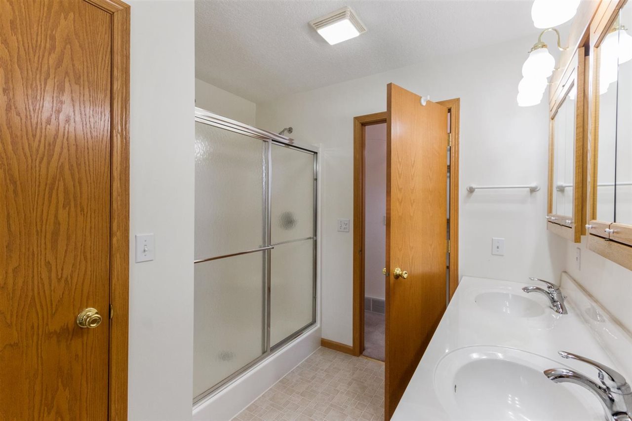 669 West Deer Creek Road Clinton, IA 52732 - Photo 15 of 24 Gallery Image 15
