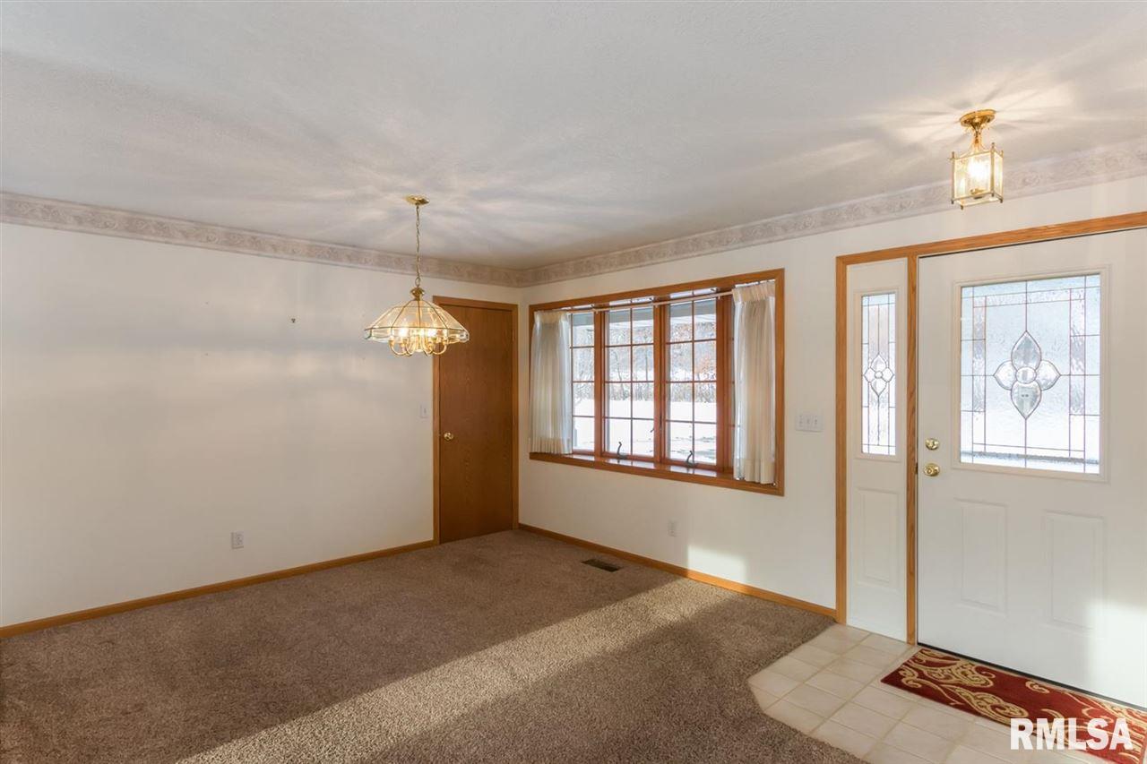 669 West Deer Creek Road Clinton, IA 52732 - Photo 4 of 24 Gallery Image 4