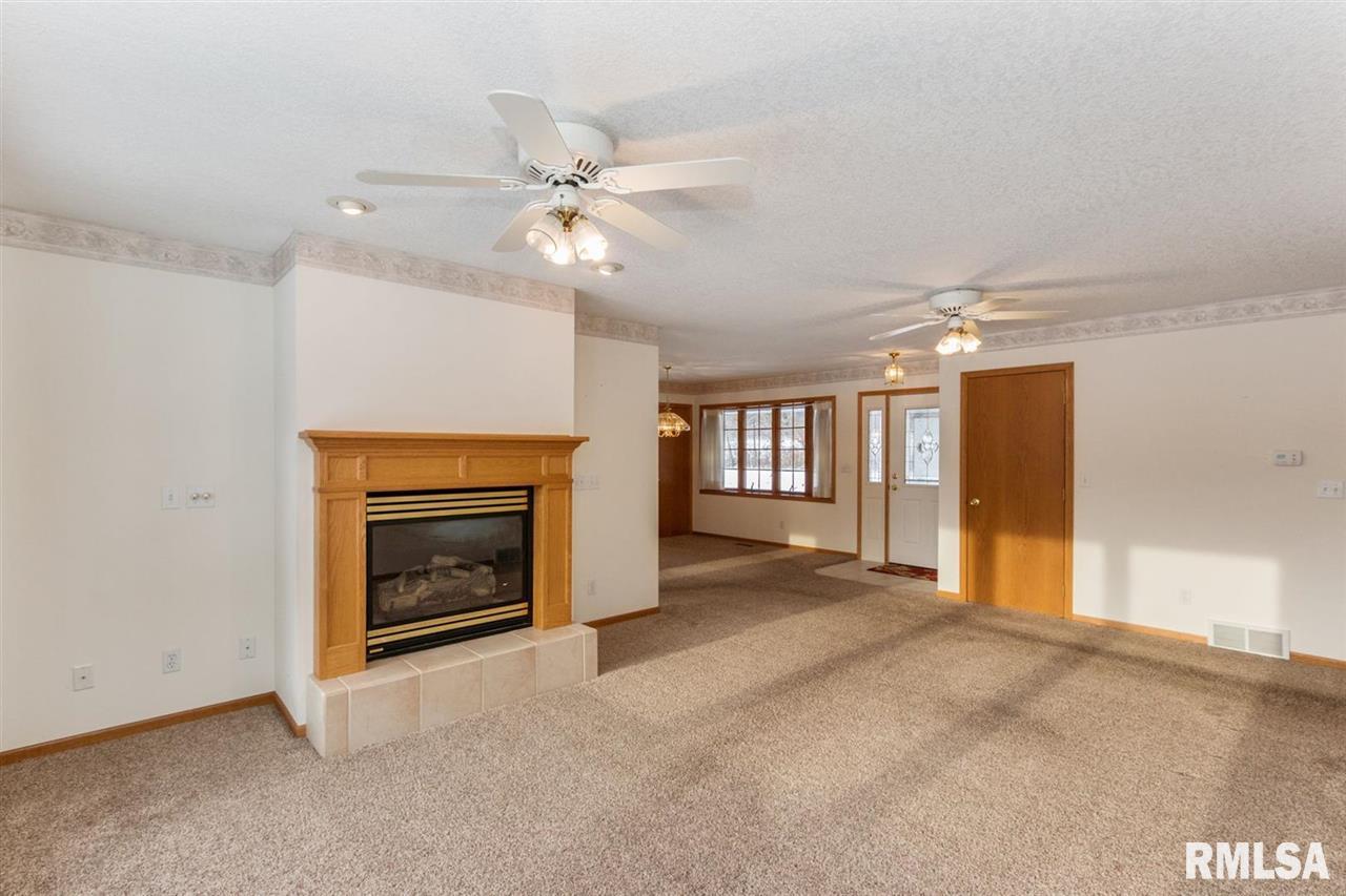 669 West Deer Creek Road Clinton, IA 52732 - Photo 5 of 24 Gallery Image 5