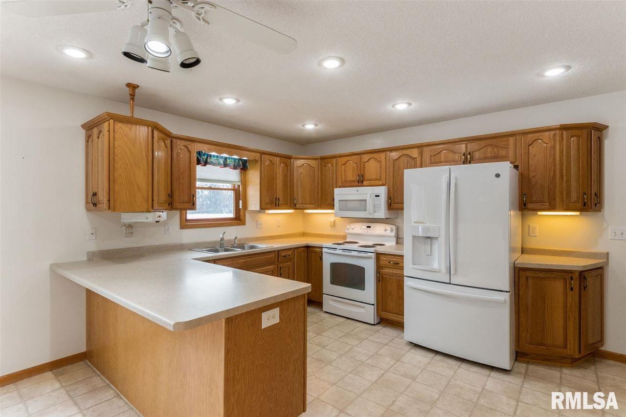 669 West Deer Creek Road Clinton, IA 52732 - Photo 8 of 24 Gallery Image 8