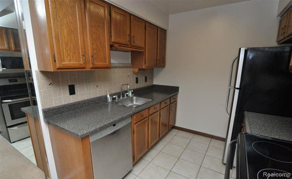 43256 Mound Road, Unit 11 Sterling Heights, MI 48314 - Photo 4 of 15 Gallery Image 4