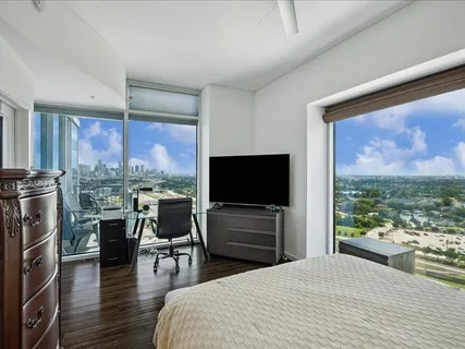 $429,000 | 5925 Almeda Road, Unit 11901, Houston, TX 77004