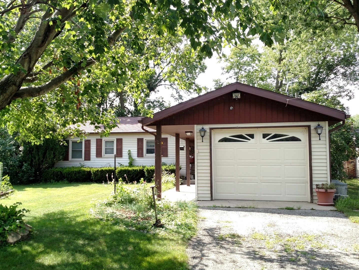 7077 South Rock Nation Road Dixon, IL 61021 - Photo 2 of 47