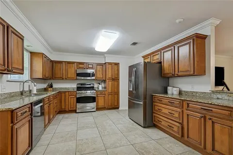 $420,000 | 1304 Houma Boulevard, Metairie, LA 70001