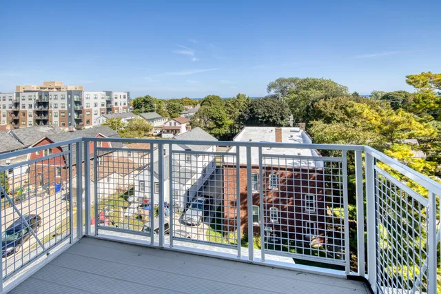 $1,694 | 5945 6th Avenue, Unit 413, Kenosha, WI 53140