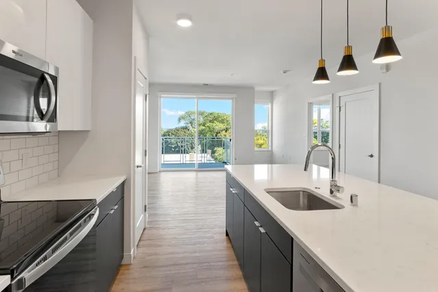 $1,694 | 5945 6th Avenue, Unit 413, Kenosha, WI 53140