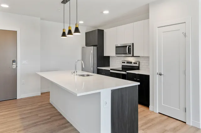 $1,694 | 5945 6th Avenue, Unit 413, Kenosha, WI 53140