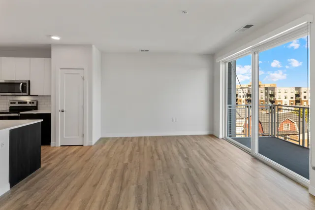 $1,694 | 5945 6th Avenue, Unit 413, Kenosha, WI 53140