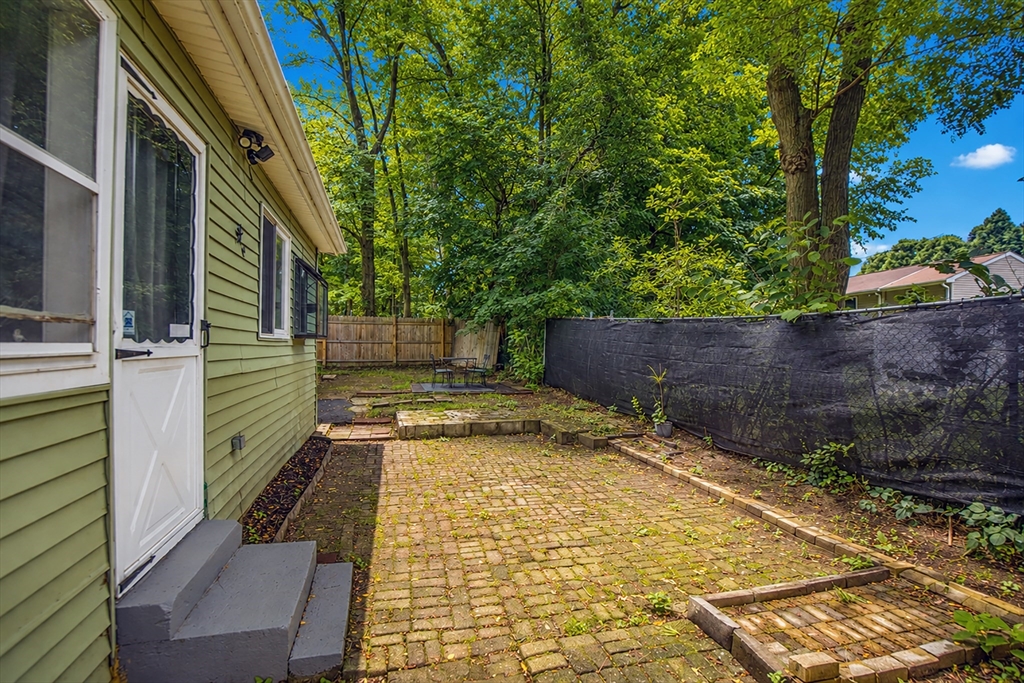 33 Plumtree Road Springfield, MA 01118 - Photo 6 of 29 Gallery Image 6