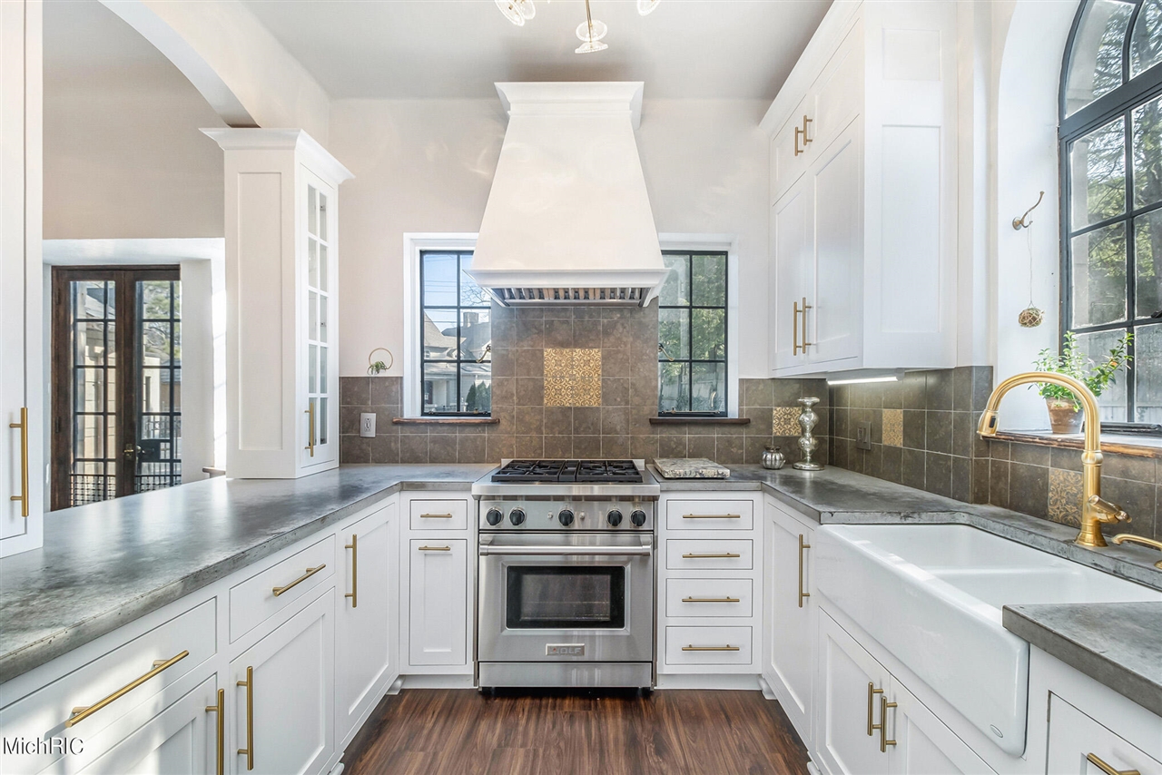 1405 Long Road Kalamazoo, MI 49008 - Photo 10 of 49