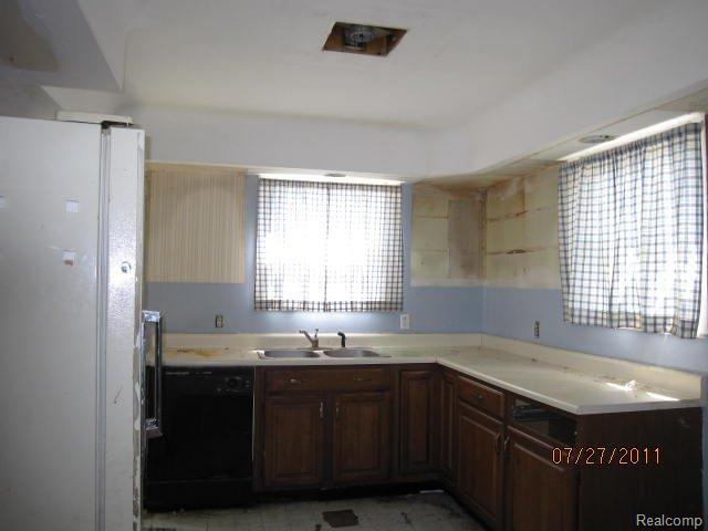 3061 South Adams Road Rochester, MI 48309 - Photo 2 of 9 Kitchen 2