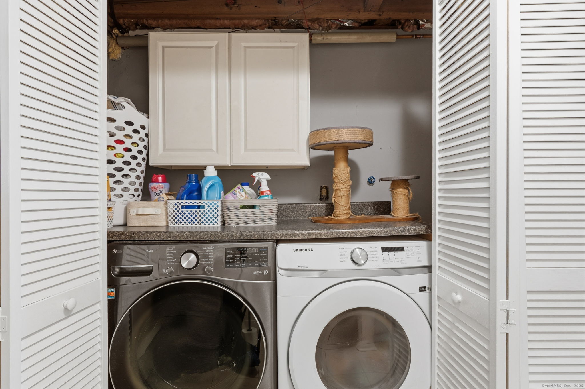 484 Jude Lane Southington, CT 06489 - Photo 27 of 40 a close view of a utility room with dryer and washer