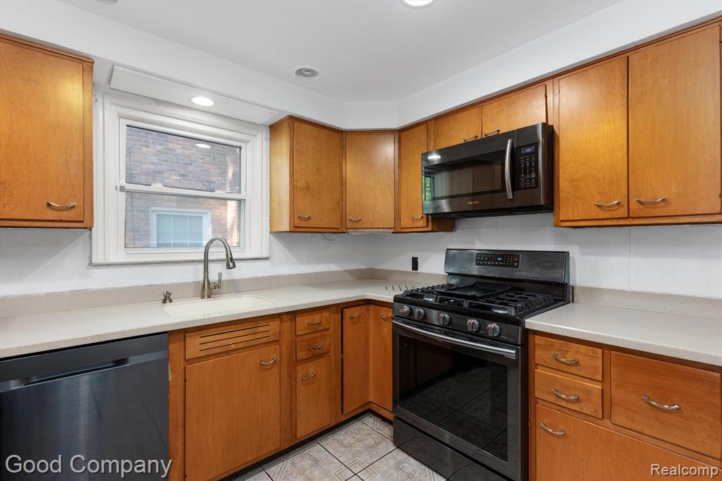14531 Stahelin Road Detroit, MI 48223 - Photo 12 of 31