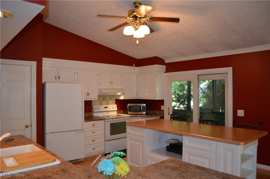 3955 Manchester Road Perry, OH 44081 - Photo 12 of 33