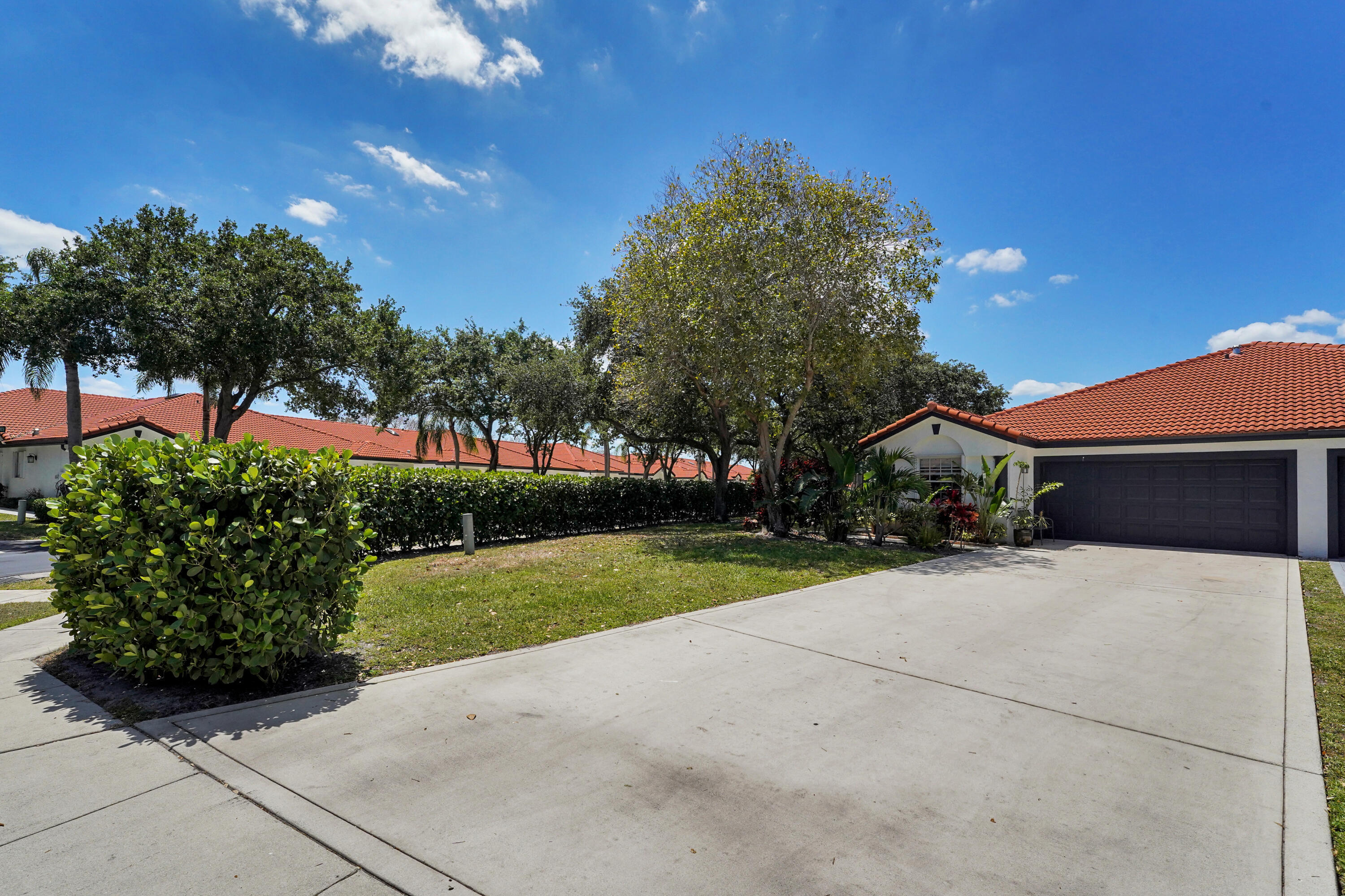 18475 Vía Di Sorrento Boca Raton, FL 33496 - Photo 5 of 62 EXTERIOR