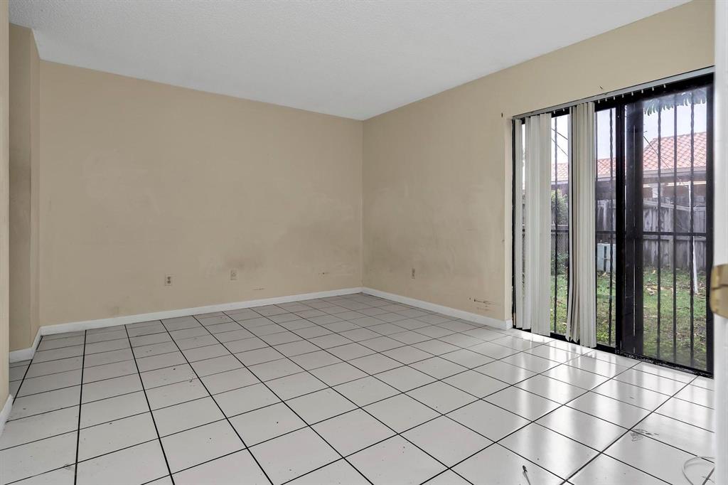 602 Southwest 99th Place Miami, FL 33174 - Photo 19 of 42 a view of an empty room and window