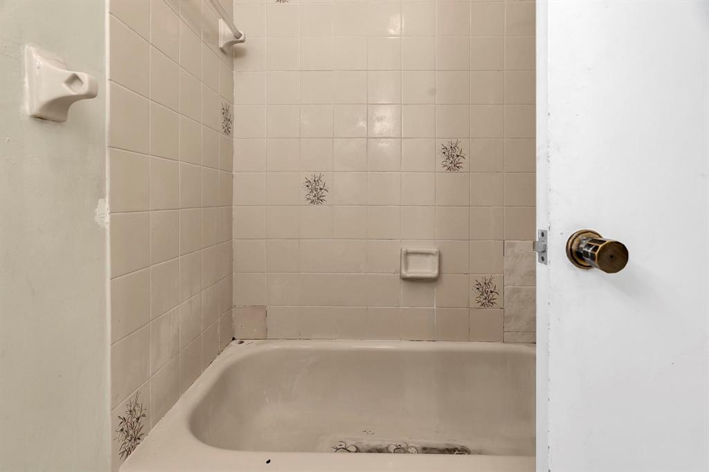 602 Southwest 99th Place Miami, FL 33174 - Photo 25 of 42 a white bath tub sitting in a bathroom and a shower