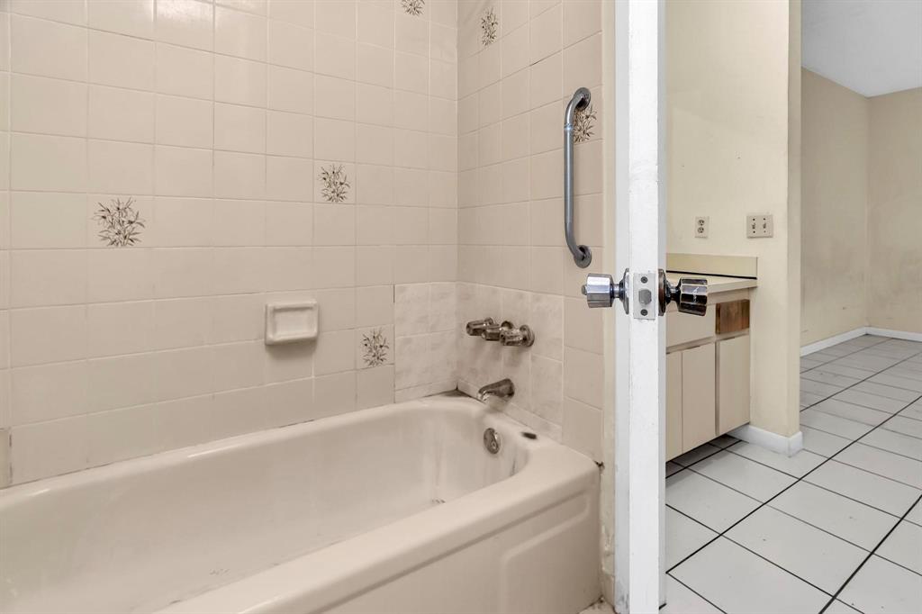 602 Southwest 99th Place Miami, FL 33174 - Photo 26 of 42 a bathroom with a bathtub and a shower