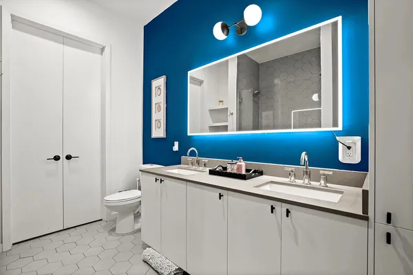 $2,699 | 800 Embassy Drive, Unit 328, Austin, TX 78702