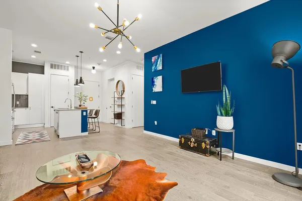 $2,699 | 800 Embassy Drive, Unit 328, Austin, TX 78702