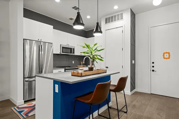 $2,699 | 800 Embassy Drive, Unit 328, Austin, TX 78702