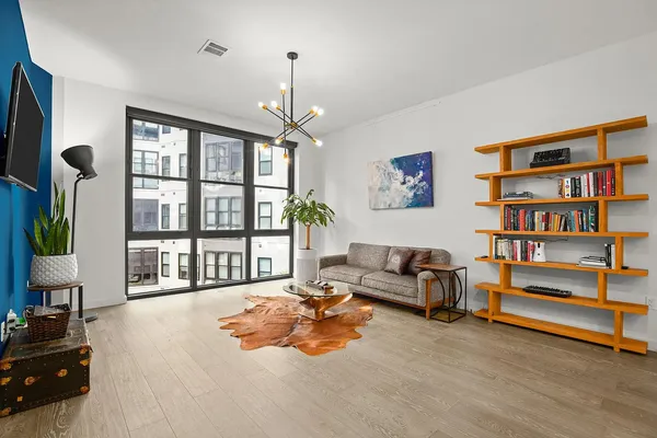 $2,699 | 800 Embassy Drive, Unit 328, Austin, TX 78702