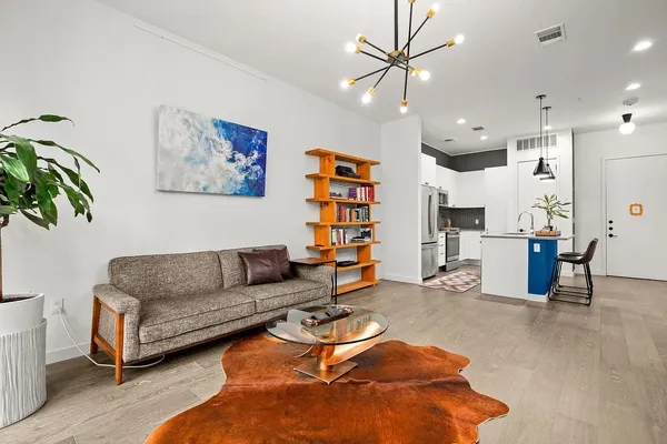 $2,699 | 800 Embassy Drive, Unit 328, Austin, TX 78702