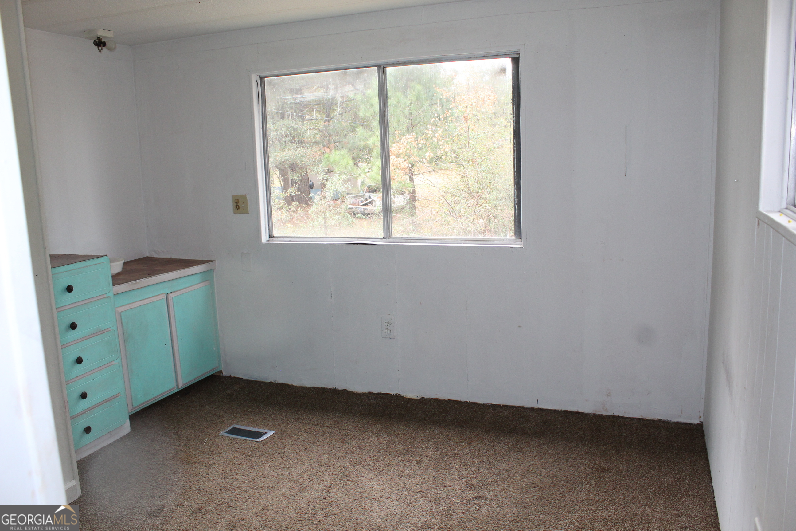 220 Carl Bethlehem Road Southwest Bethlehem, GA 30620 - Photo 5 of 11 an empty room with a window