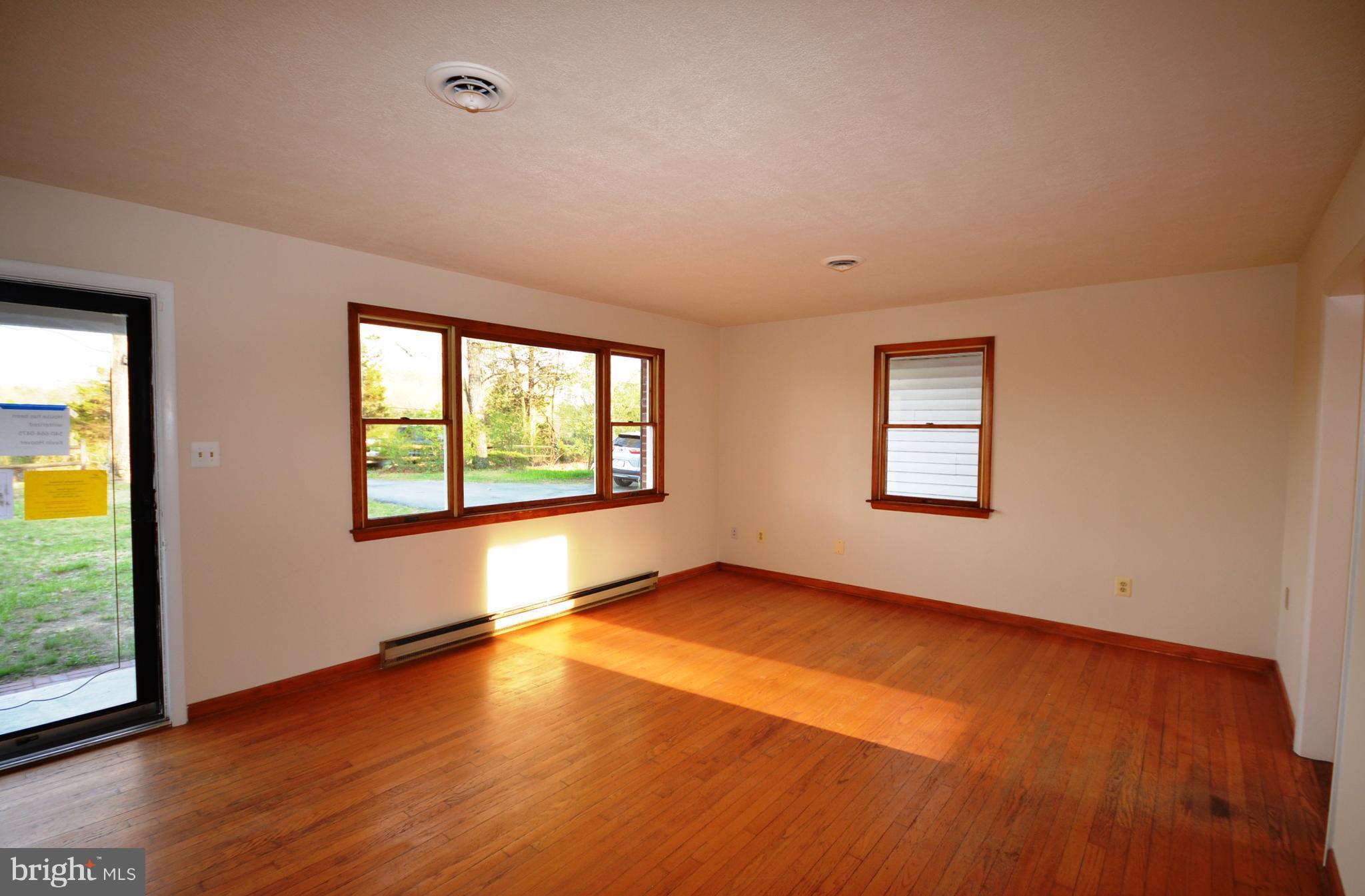 373 Laing Road Front Royal, VA 22630 - Photo 6 of 30 Living Room