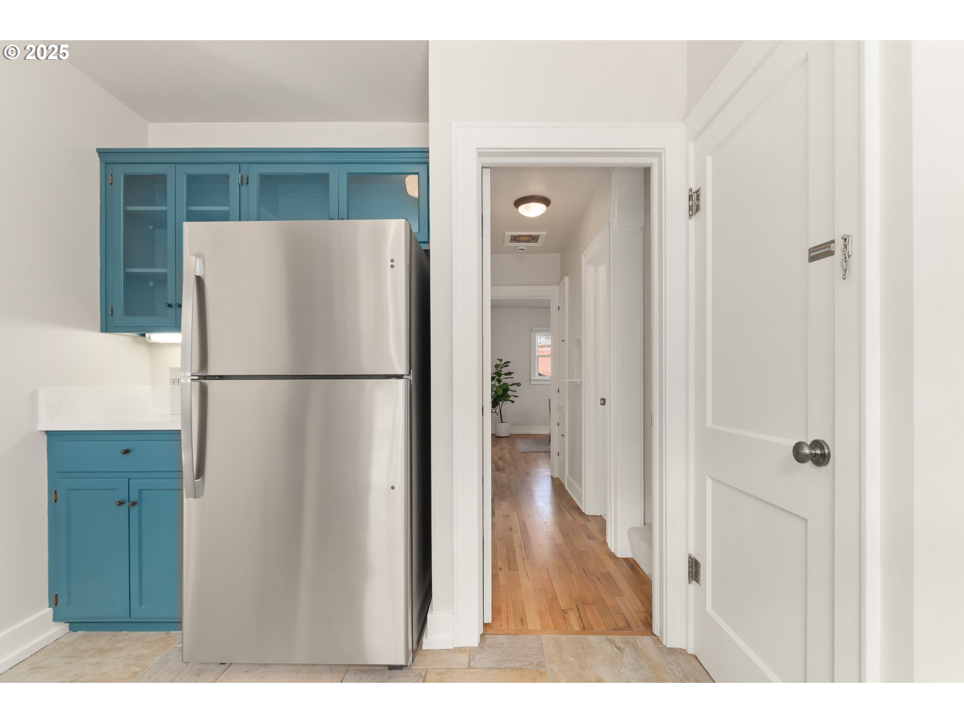 2033 East 19th Avenue Eugene, OR 97403 - Photo 16 of 45 a bathroom with a shower and a sink