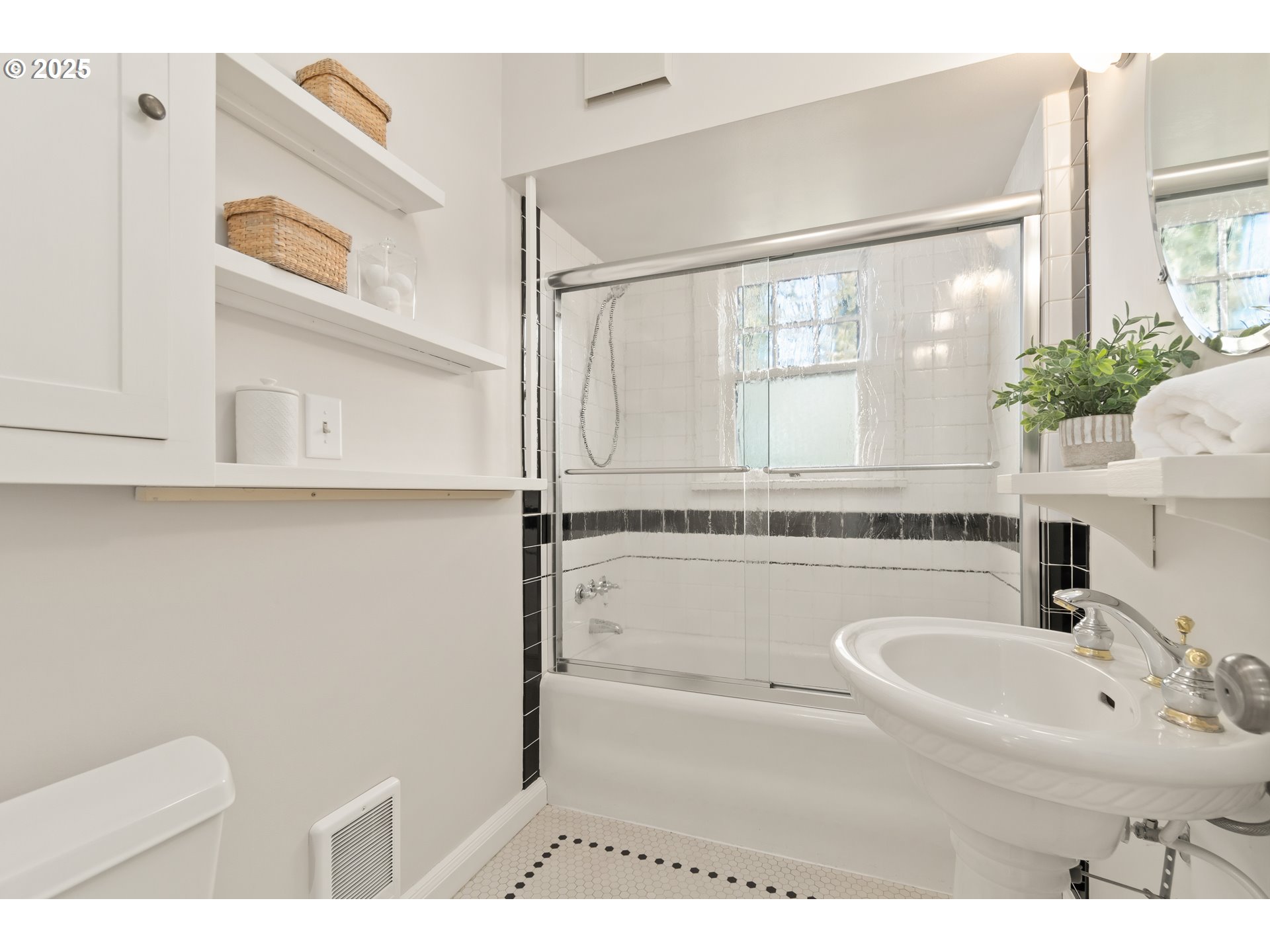 2033 East 19th Avenue Eugene, OR 97403 - Photo 19 of 45 a bathroom with a sink and a bathtub