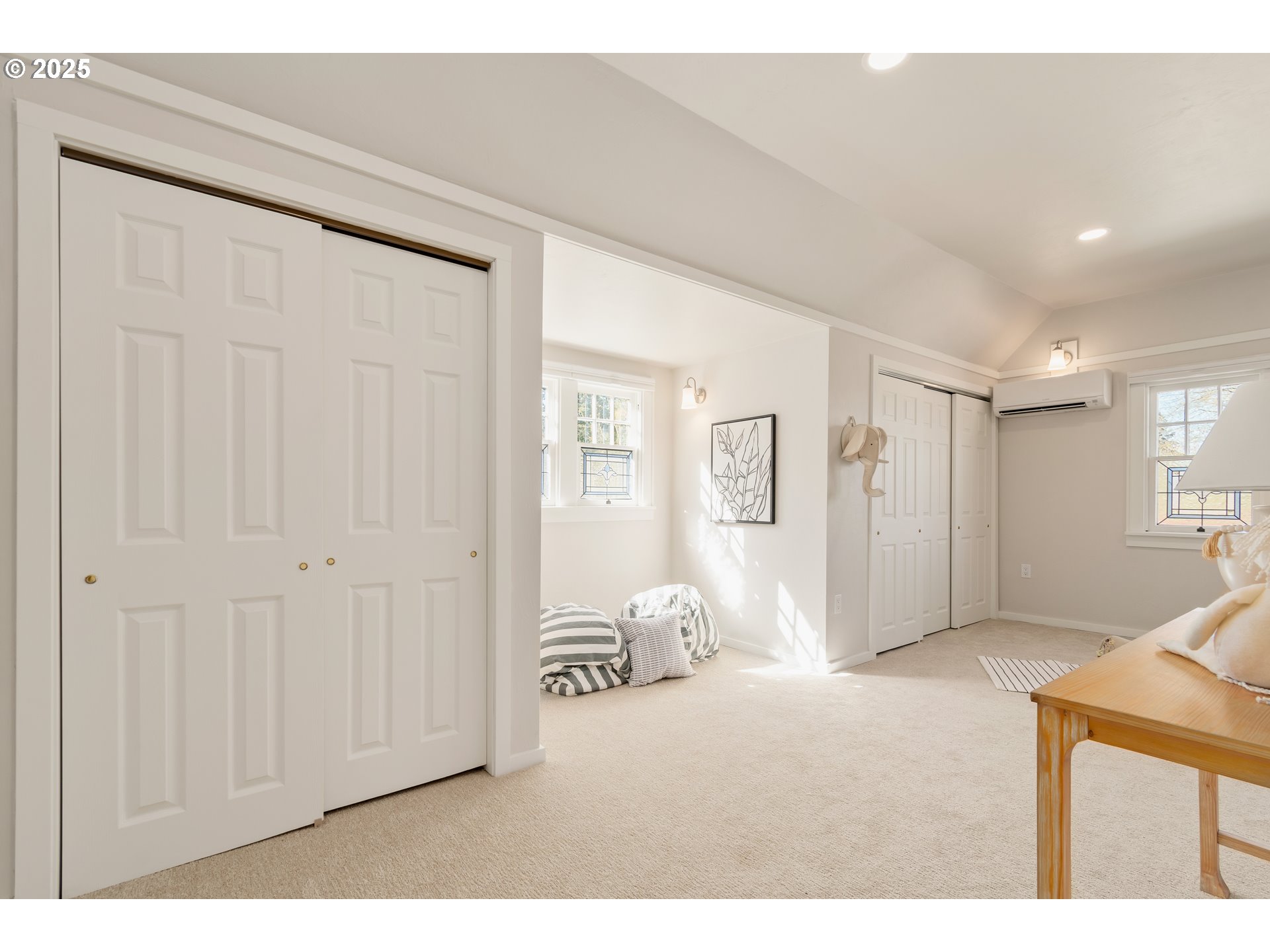 2033 East 19th Avenue Eugene, OR 97403 - Photo 27 of 45 a living room with furniture and a area