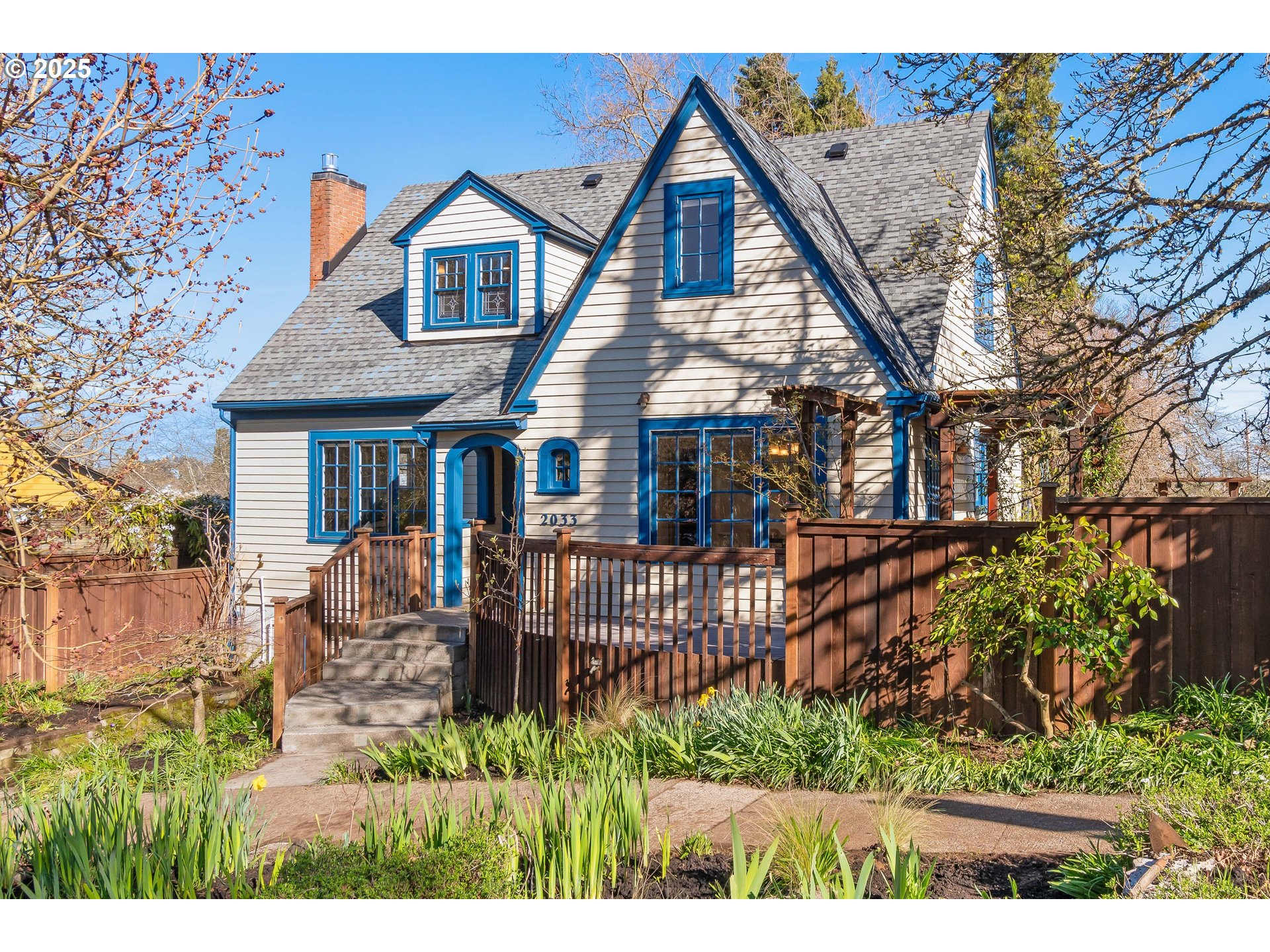2033 East 19th Avenue Eugene, OR 97403 - Photo 3 of 45 front view of a house with a porch