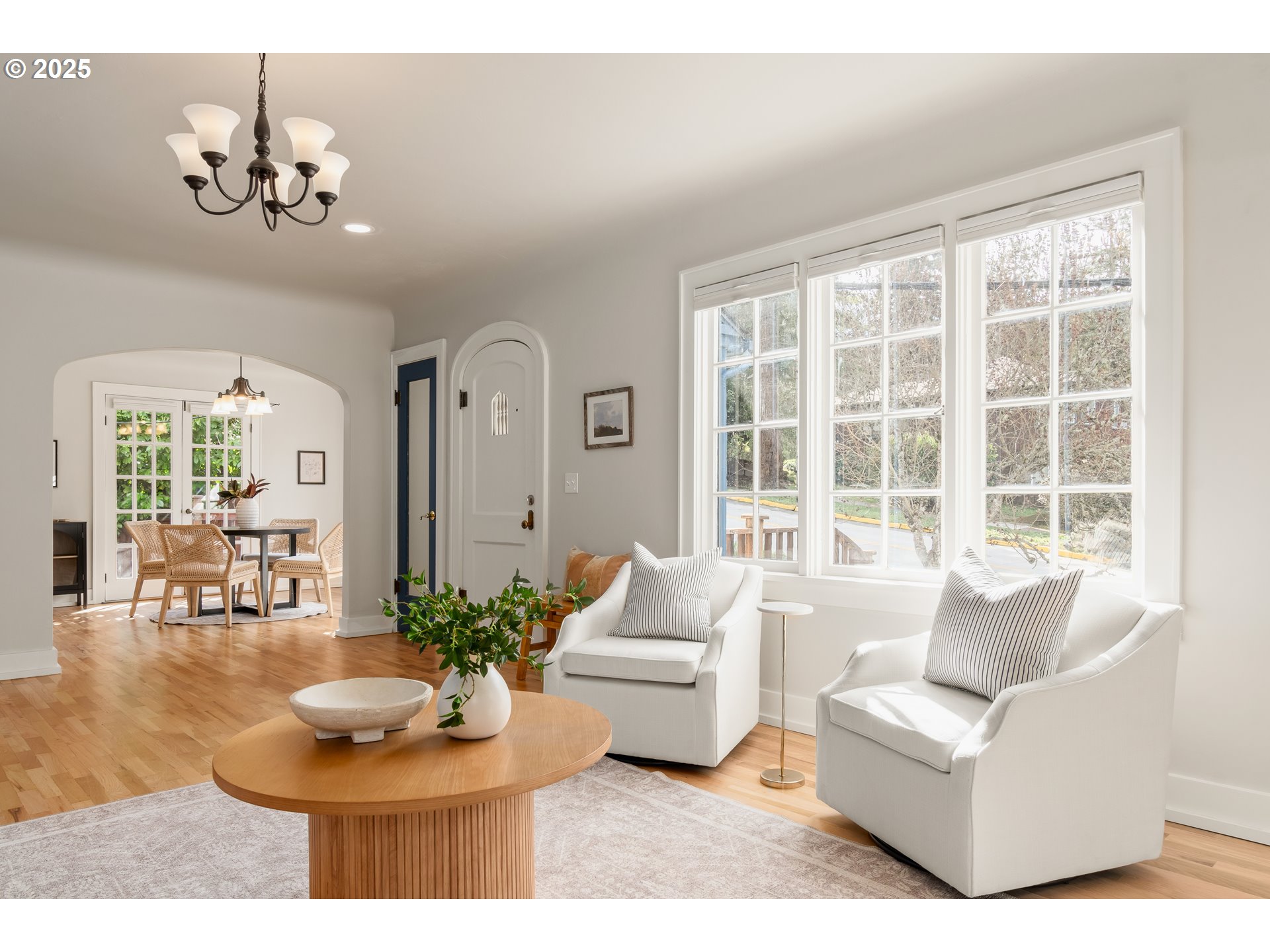 2033 East 19th Avenue Eugene, OR 97403 - Photo 9 of 45 a living room with furniture and a large window