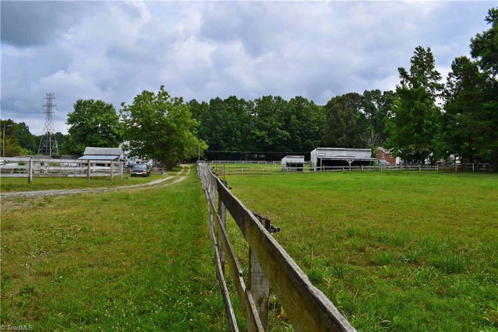 312 Spur Road Greensboro, NC 27406 - Photo 16 of 30 Gallery Image 16