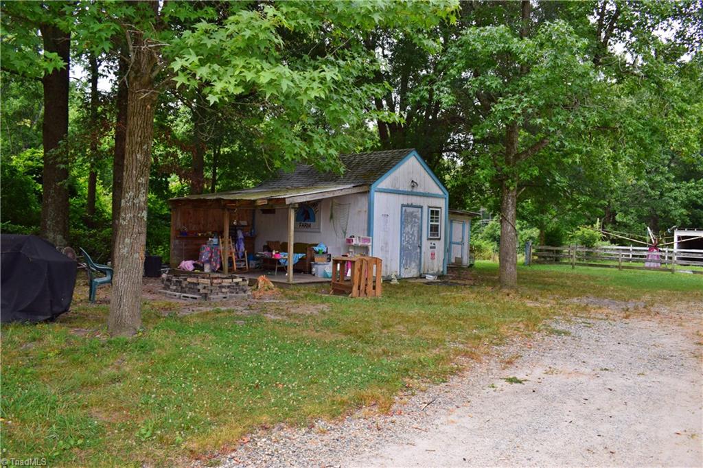 312 Spur Road Greensboro, NC 27406 - Photo 17 of 30 Gallery Image 17
