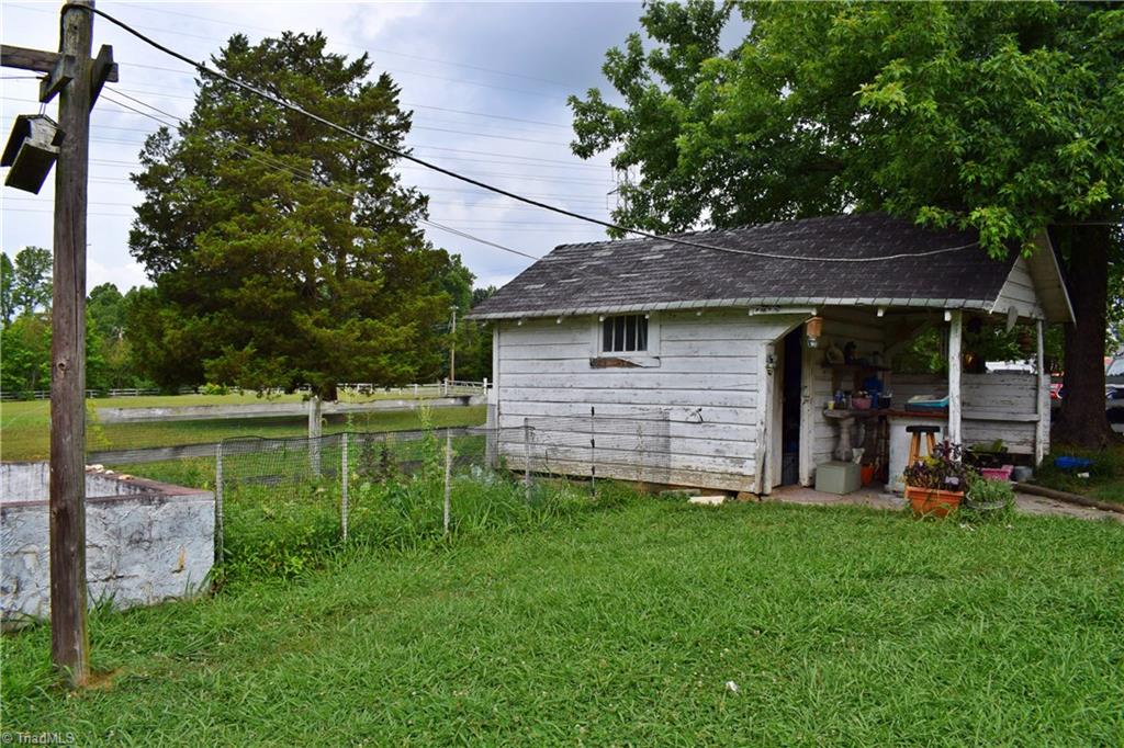 312 Spur Road Greensboro, NC 27406 - Photo 10 of 30 Gallery Image 10