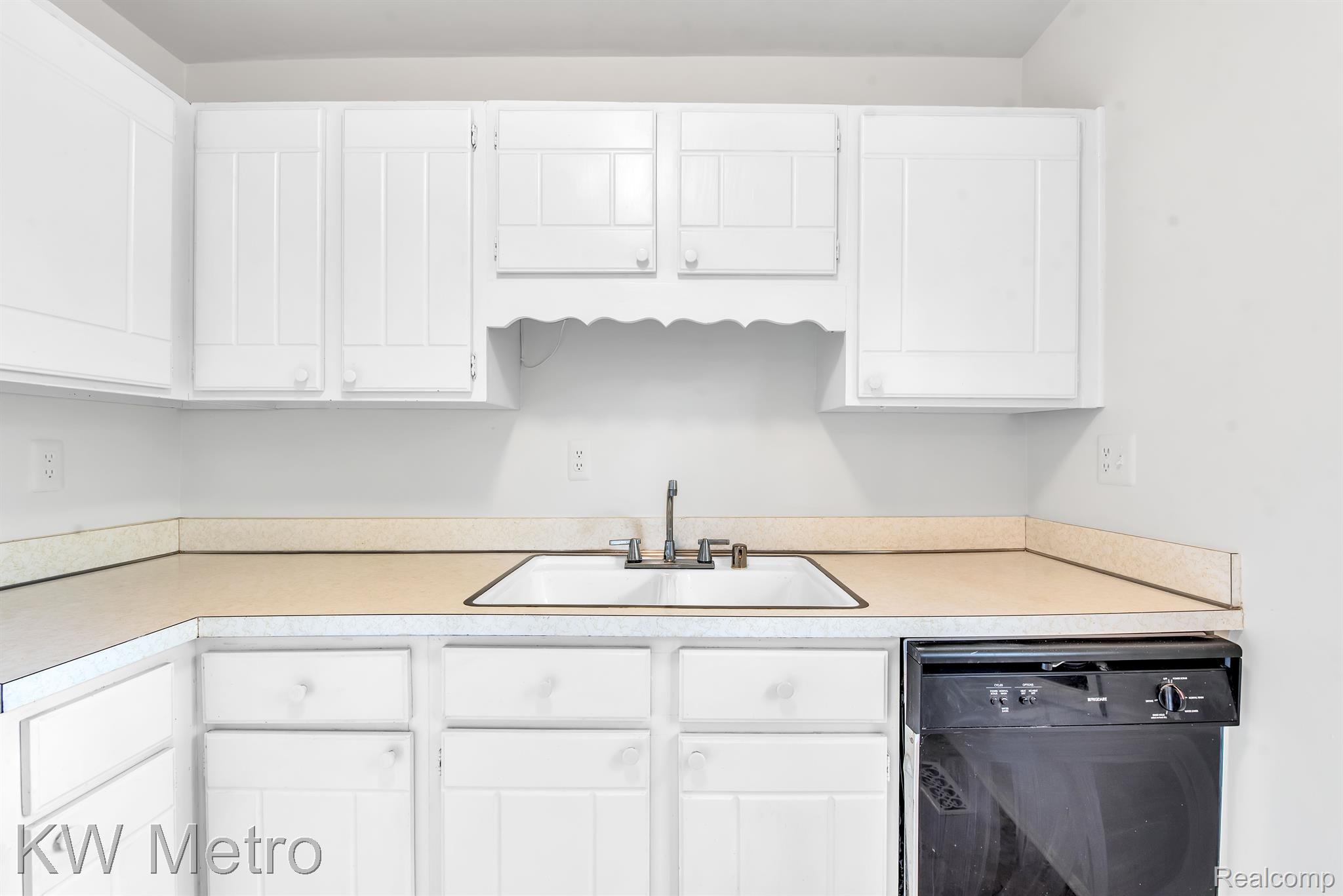 5095 Crooks Road, Unit 4 Royal Oak, MI 48073 - Photo 8 of 26 Gallery Image 8