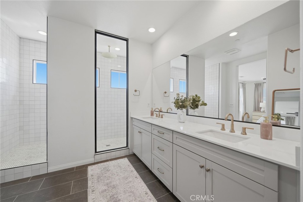 39451 Verbena Way Temecula, CA 92591 - Photo 29 of 55 Master Bathroom