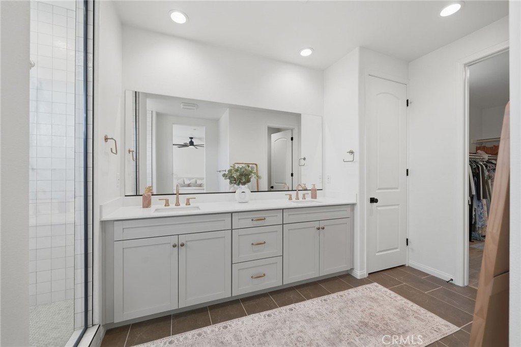 39451 Verbena Way Temecula, CA 92591 - Photo 30 of 55 Master Bathroom