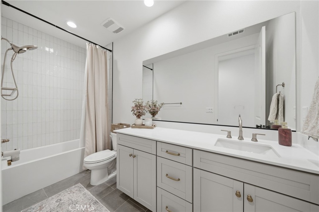 39451 Verbena Way Temecula, CA 92591 - Photo 34 of 55 Secondary Bathroom