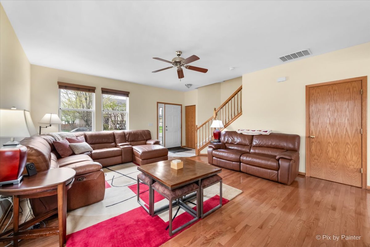 987 Valley Stream Drive Pingree Grove, IL 60140 - Photo 2 of 35