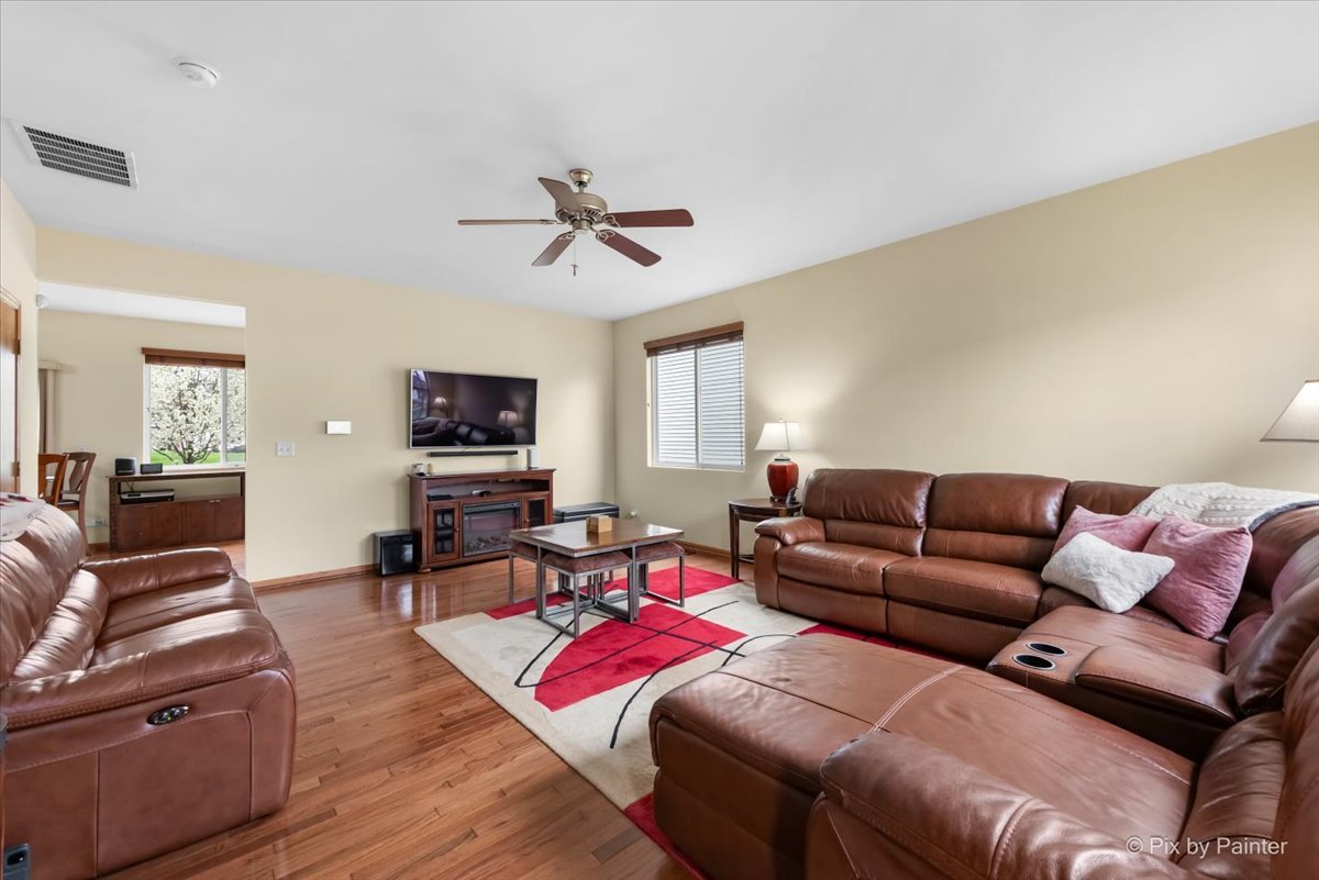 987 Valley Stream Drive Pingree Grove, IL 60140 - Photo 3 of 35