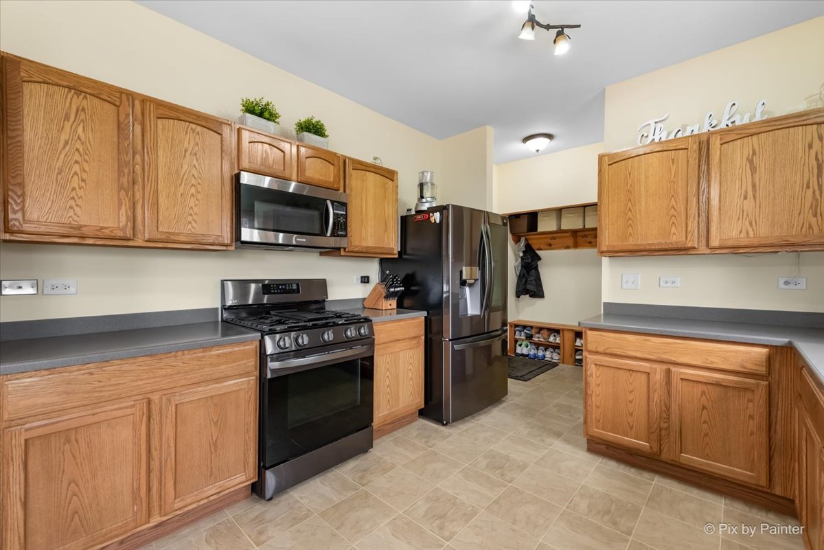 987 Valley Stream Drive Pingree Grove, IL 60140 - Photo 6 of 35